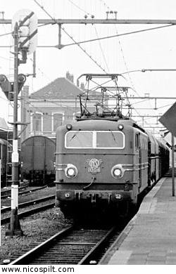 locomotive.jpg locomotive.jpg