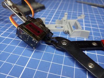 coupler-cut-servo1.jpg coupler-cut-servo1.jpg